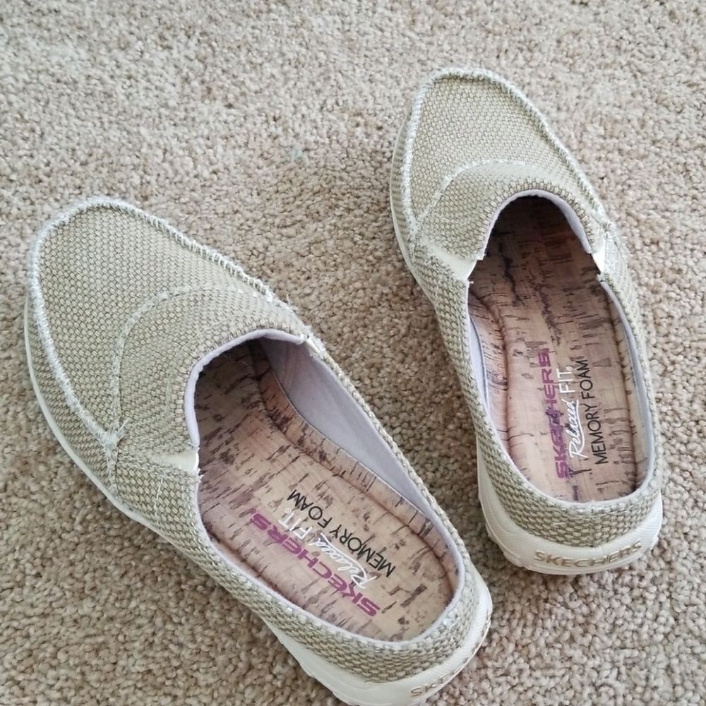 Skechers slip on shoes